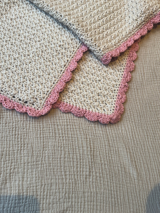 Stroller hand crochet in off white/pink blanket