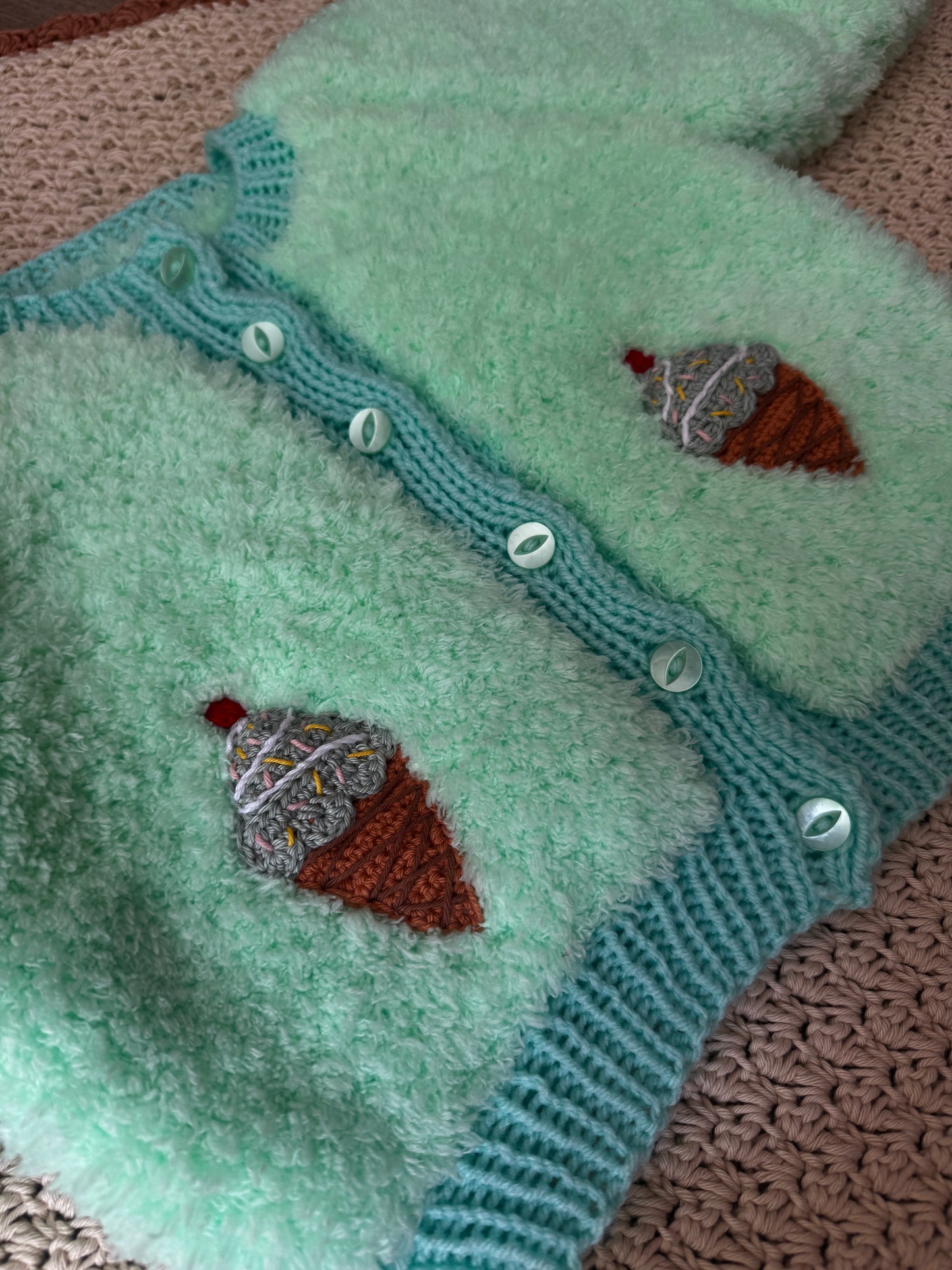 Mint to be  2-3 years cardigan