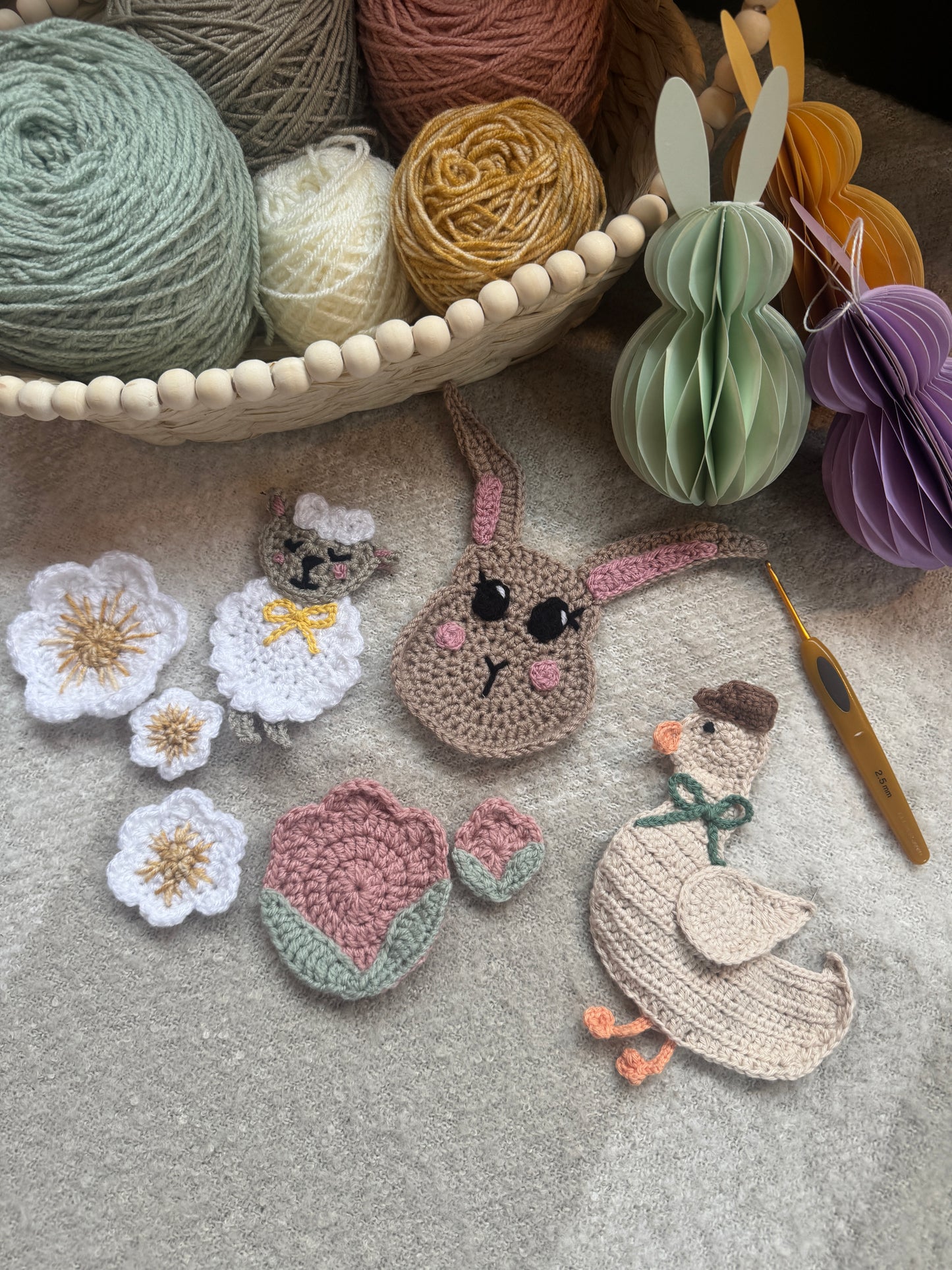 Sheep Applique Crochet Pattern + free flower patterns for Easter only!