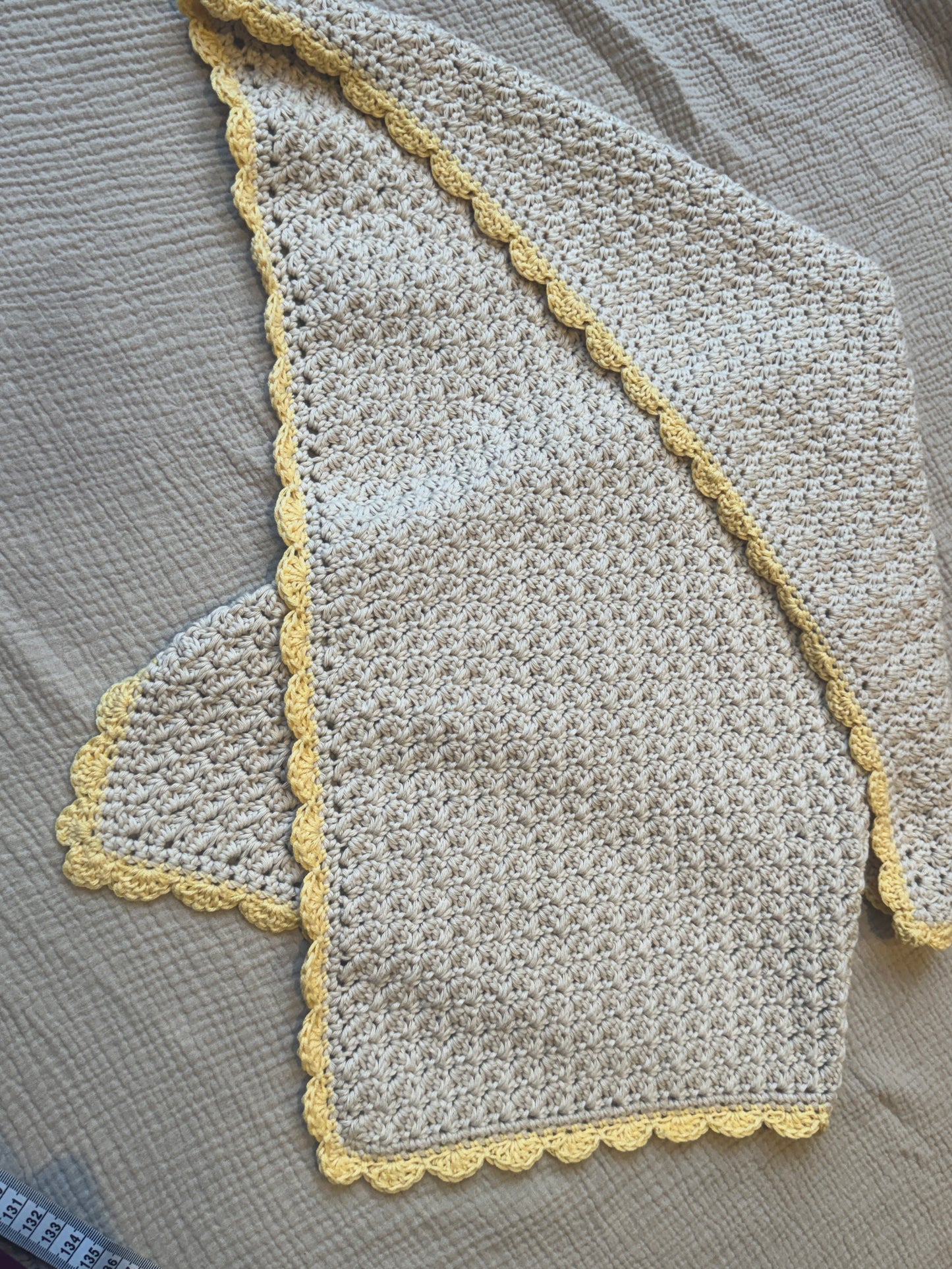 Stroller hand crochet in off white/yellow blanket