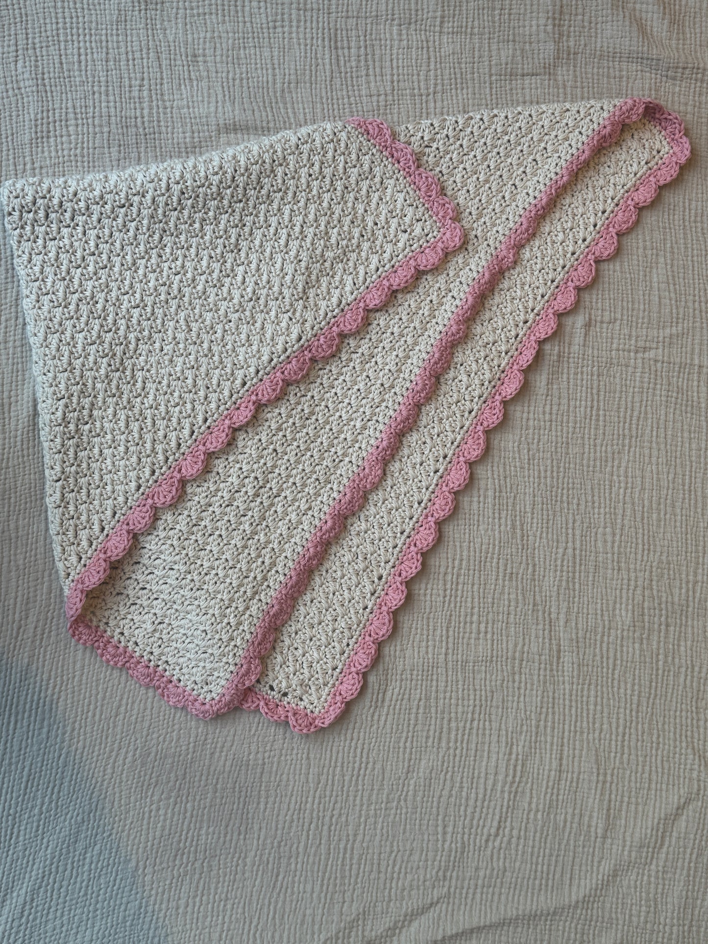 Stroller hand crochet in off white/pink blanket