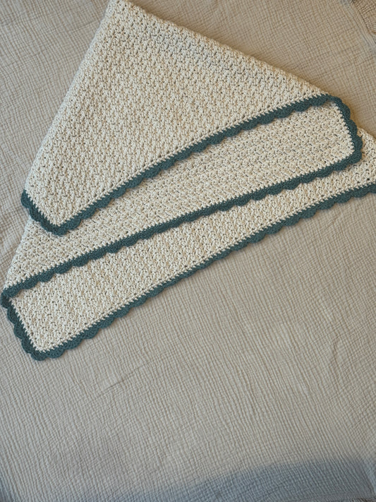 Stroller hand crochet in off white/forest green blanket
