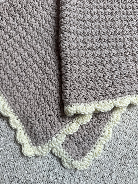 Stroller blanket hand crochet in parchment and off white